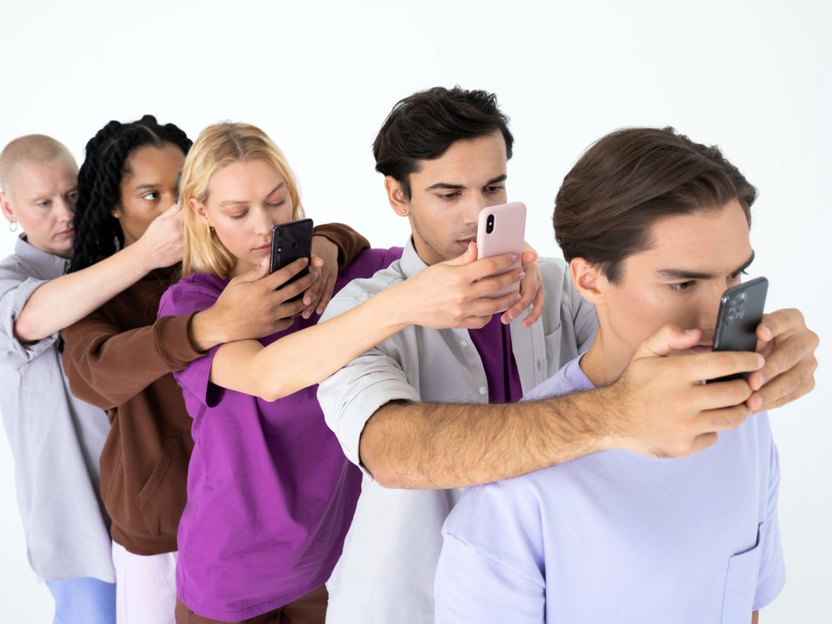 Deliri popolano i social, gli ultimi sul brutale assassinio di Charlie Kirk, episodio che ha scatenato lo sciacallaggio di dementi