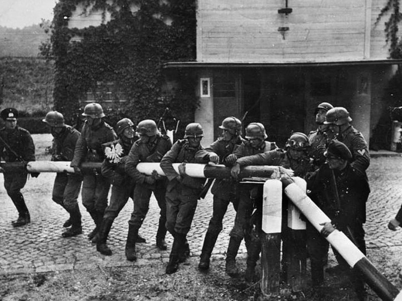 8 Ottobre 1939, la Germania Nazista annesse definitivamente la Polonia occidentale, il resto andò all’Unione Sovietica. Parallelismo con l’oggi (Russia invade l’Ucraina)