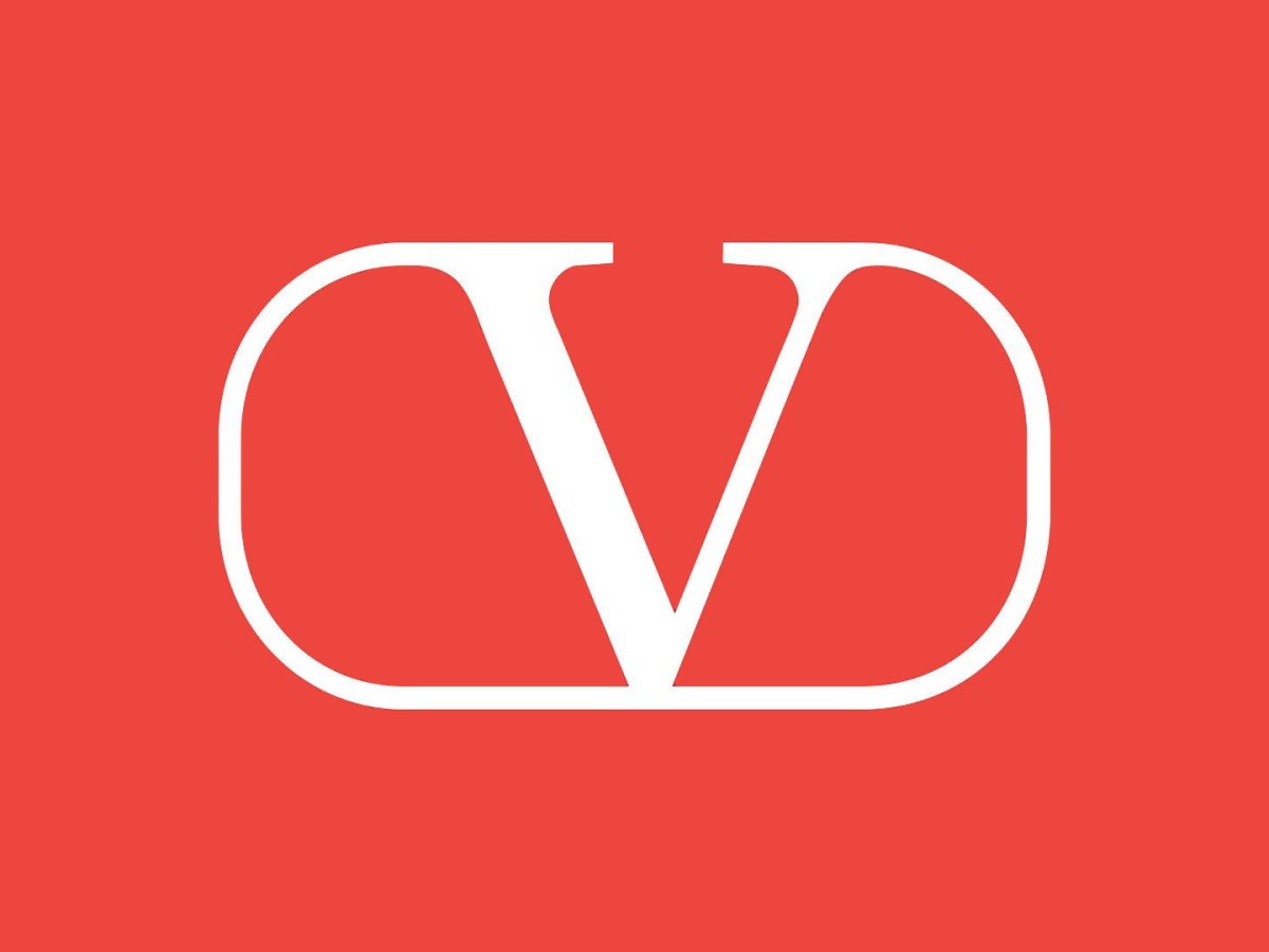 Valentino Garavani, genio del fascino e dell’eleganza, viaggio personale con una sua cravatta, l’Alfasud by Valentino e Brooke Shields