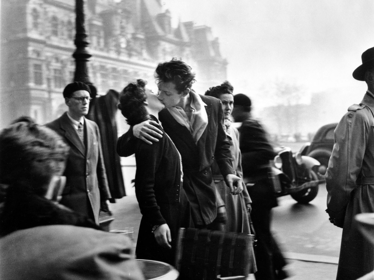 Robert Doisneau, vita che trabocca dai suoi scatti iconici, in mostra al Museo del Genio di Roma dal 5 marzo al 19 luglio 2026
