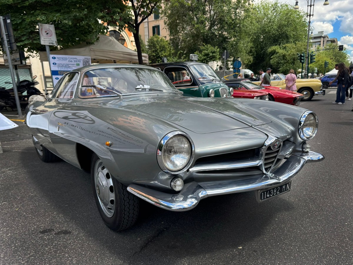 Grosse, tonde, massicce, forme omologate, la corsa alle SUV ha ucciso il design automobilistico che invece ha brillato nelle splendide glorie di Autoantiqua
