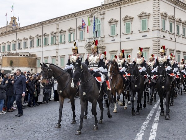 I giugno, Reggimento Corazzieri, solenne Cambio della Guardia alle ore 15,30 in piazza del Quirinale, Festa Nazionale della Repubblica, 80° anniversario