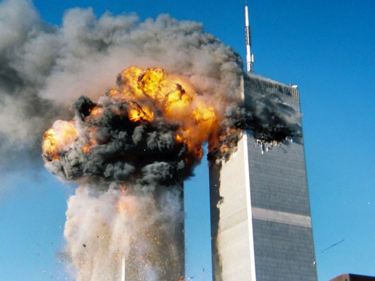 Trump e le sue fantasie da mondi mai esistiti, il caso del 9/11 2001, degli attentati al World Trade Center, lui vorrebbe essere protagonista rivisitando la realtà